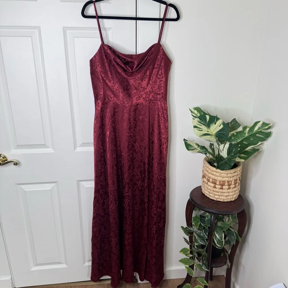 David’s Bridal Jacquard Cowl Neck Maroon Dress size 12 - Picture 3 of 11